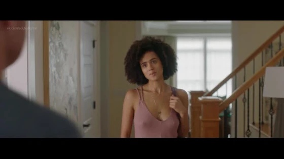 Nathalie Emmanuel, Britt Lower - Holly Slept Over (2020) HD Nude? Hot / Натали Эммануэль, Бритт Лоуэр - Холли остается ночевать