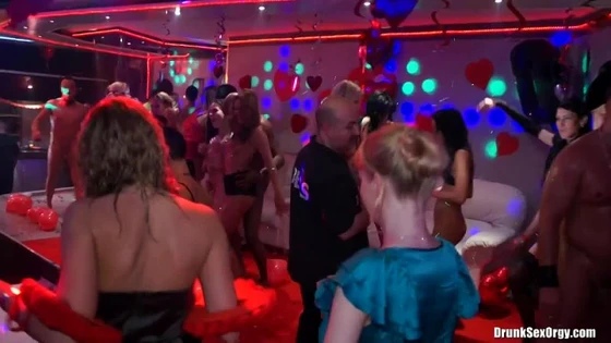Valentine's Day Vaginas Part 6 [720p]2012-03-29_1280