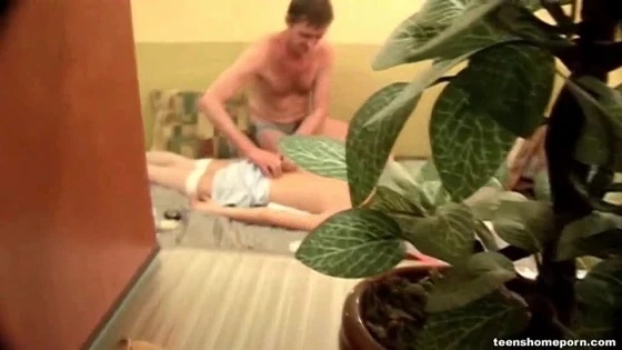 Spy vid Sweet teen blows her friend