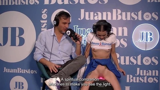 Yessica Bunny with small breasts cums like never before in the sex machine _ Juan Bustos Podcast