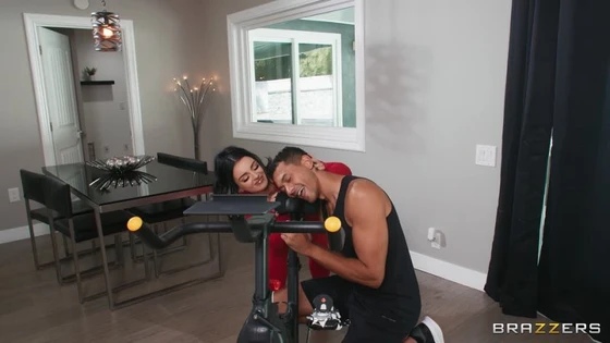 BrazzersExxtra.25.03.15.Payton.Preslee.He.Likes.Bike.Seats.And.He.Cannot.Lie.XXX.1080p [BigAss, BigTits, Hardcore, CumShot]