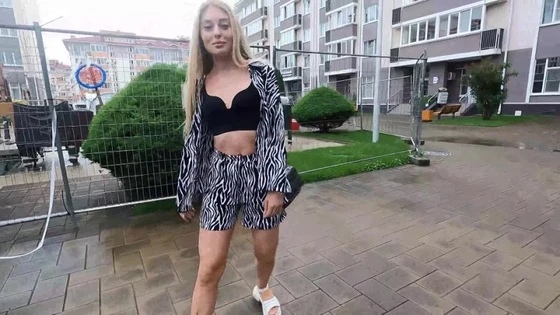 Acquaintance with a beauty ended in sex in a hotel room on a first date