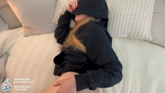 AMATEUR TEEN BLOWS FUCKS FOR CUMSHOT AND CREAMPIE