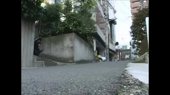 shorts piss on the stairs