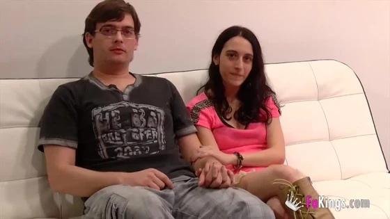 FAKINGS – 19 añitos y hoy va a probar por primera vez una polla que no sea de la de su chico. Vendiendo el virginal coñito de Lucia – VENDO A MI NOVIA - Jordi