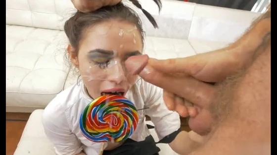 ПОРНО ЕЙ 18 МОЛОДАЯ ХУДЫШКА СТРАСТНО СОСЁТ ЧЛЕН И ЧУПАЧУПС porn sex teen Lucie Cline