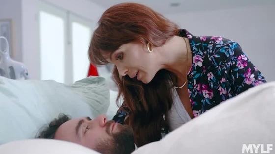 Мама разбудила и трахнула сына, sex milf mom mature woman love toy porn son bang incest HD new (Инцест со зрелыми мамочками 18+)