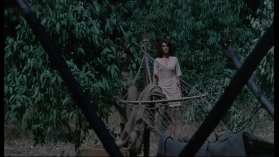 Emanuelle And The Last Cannibals 1977 leg
